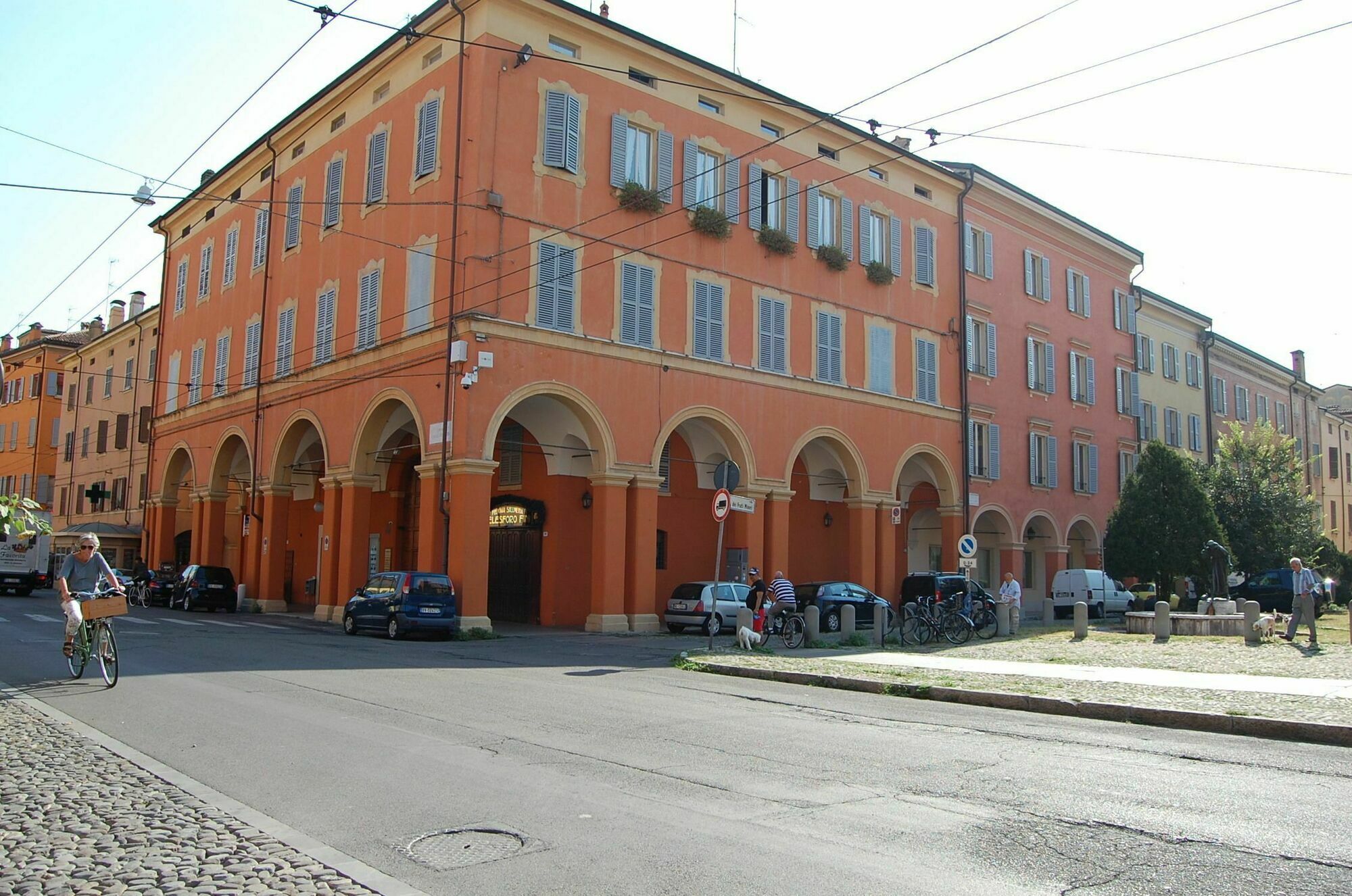 Hotel Rua Frati 48 In San Francesco Модена Екстериор снимка